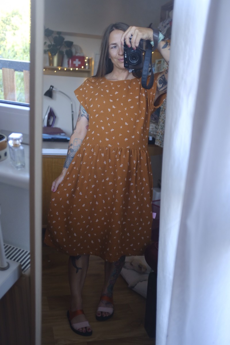 skladem Šaty Merlot padavé...