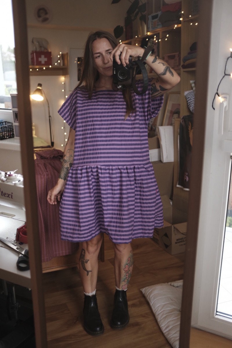 Skladem šaty Merlot padavé...