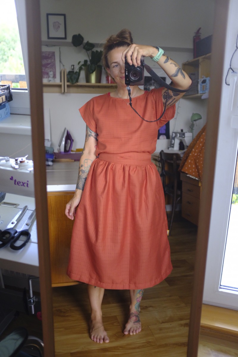 ŠATY merlot padavé rukávy...