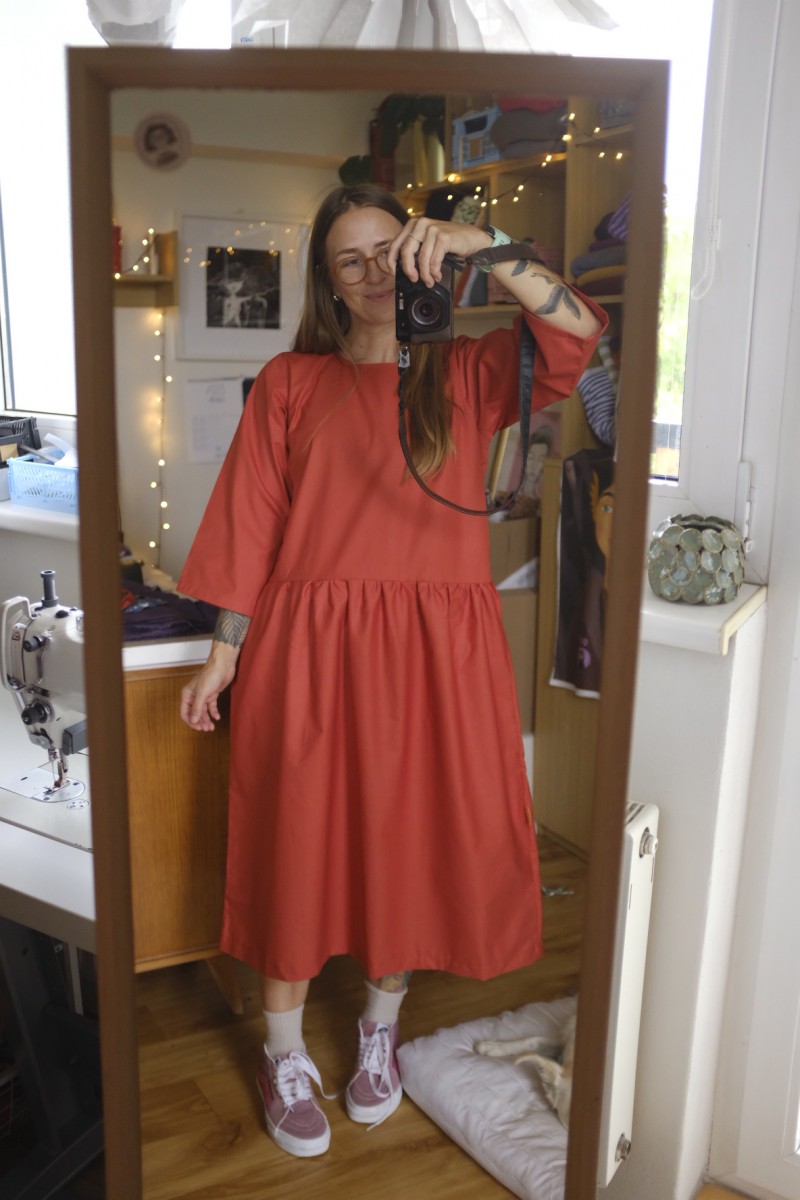 Skladem Šaty Merlot Poplin...